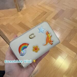 NWT Coach Essential Small Zip Around Card Case with Sticker CCD21 Brass/Chalk